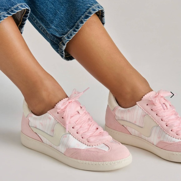 NEW Altar’d State Notice Sneakers By Byrdie Golf x Dolce Vita Size 8.5 NWT - Picture 1 of 12